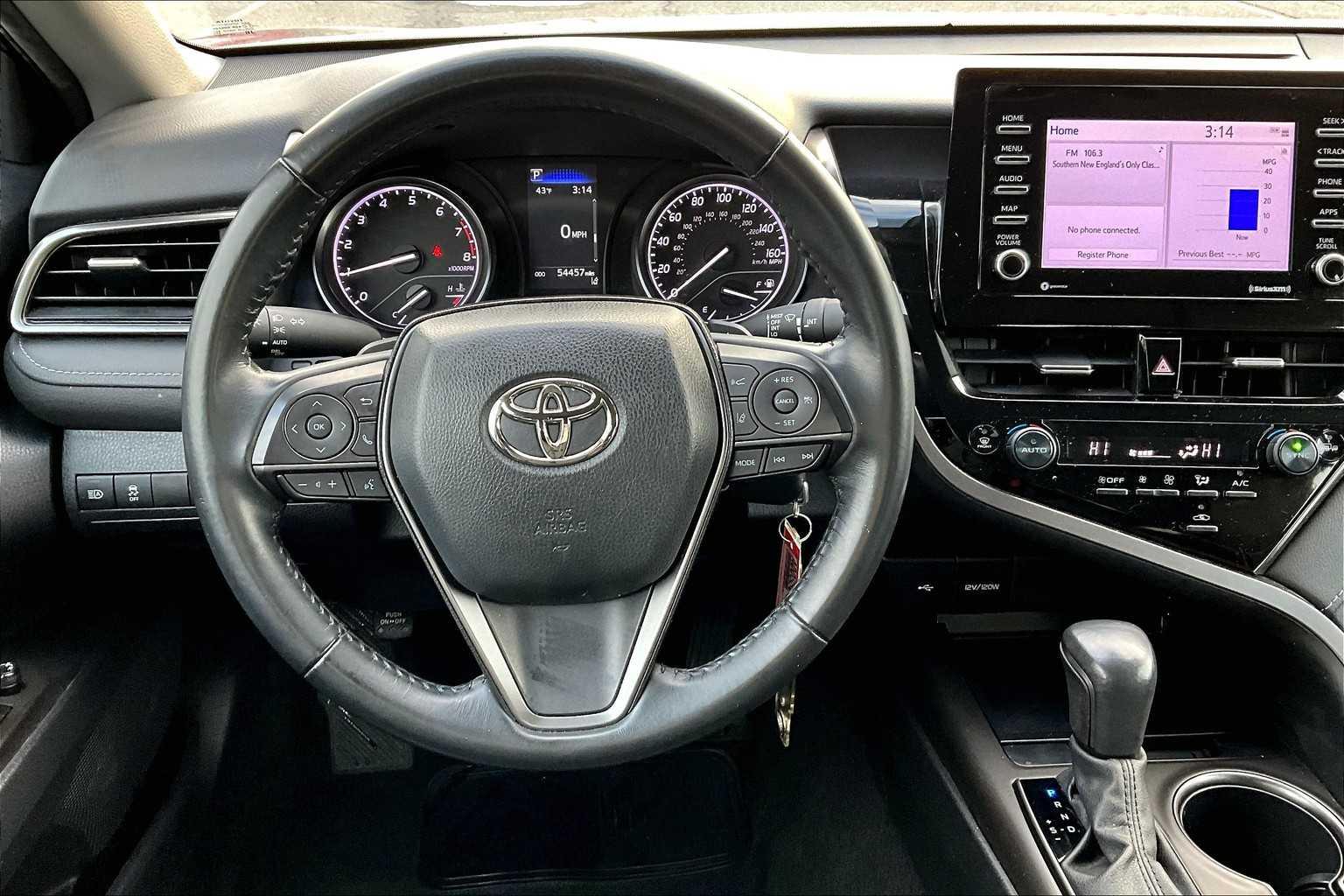 2022 Toyota Camry SE - Photo 17