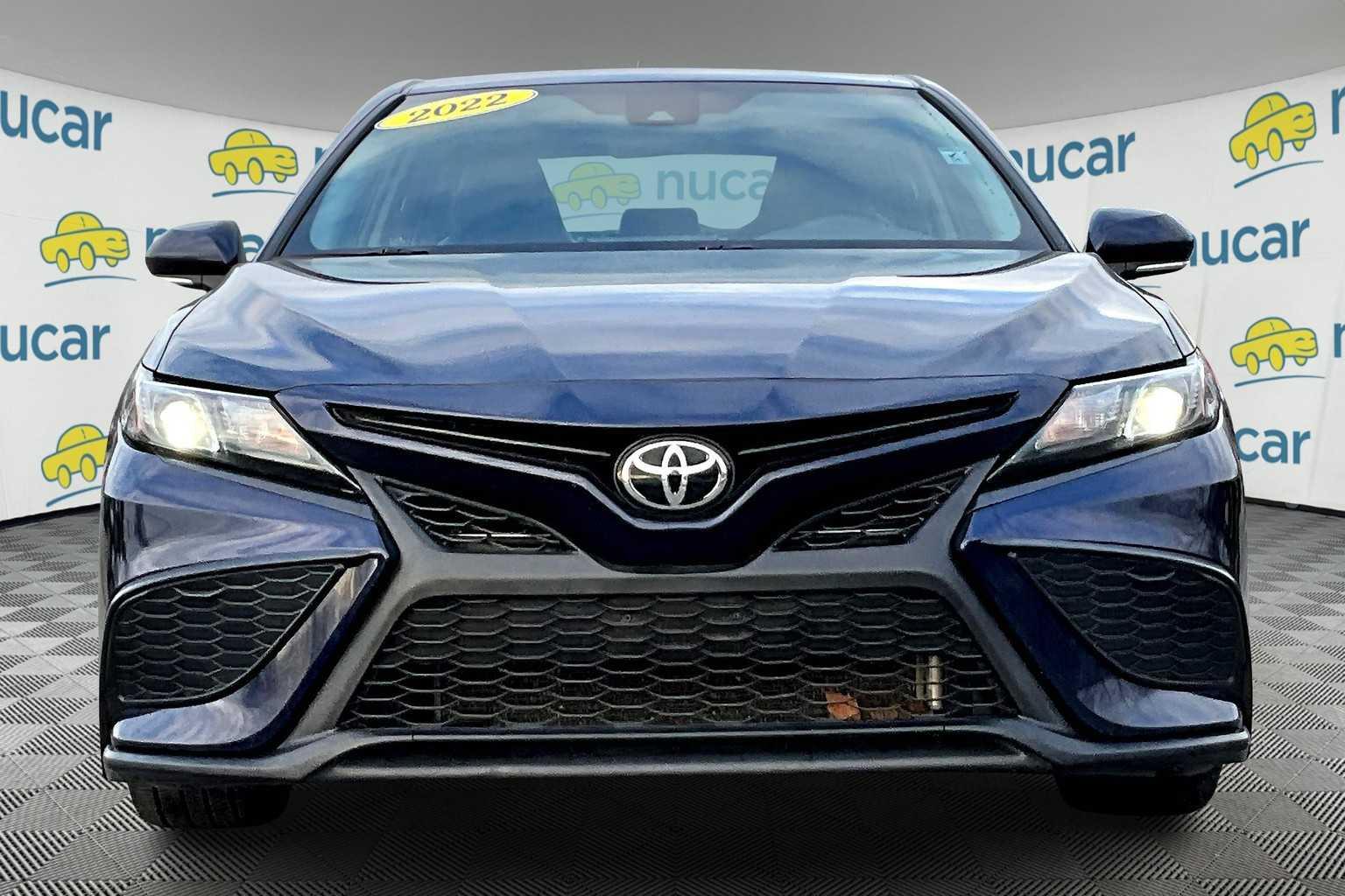 2022 Toyota Camry SE - Photo 2