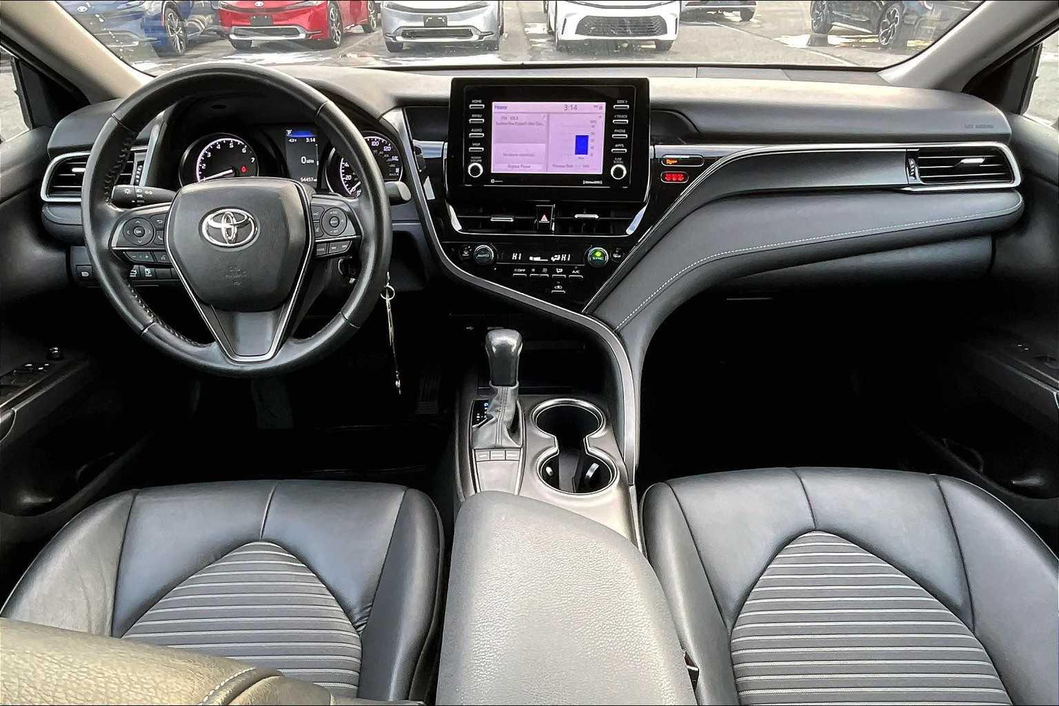 2022 Toyota Camry SE - Photo 21