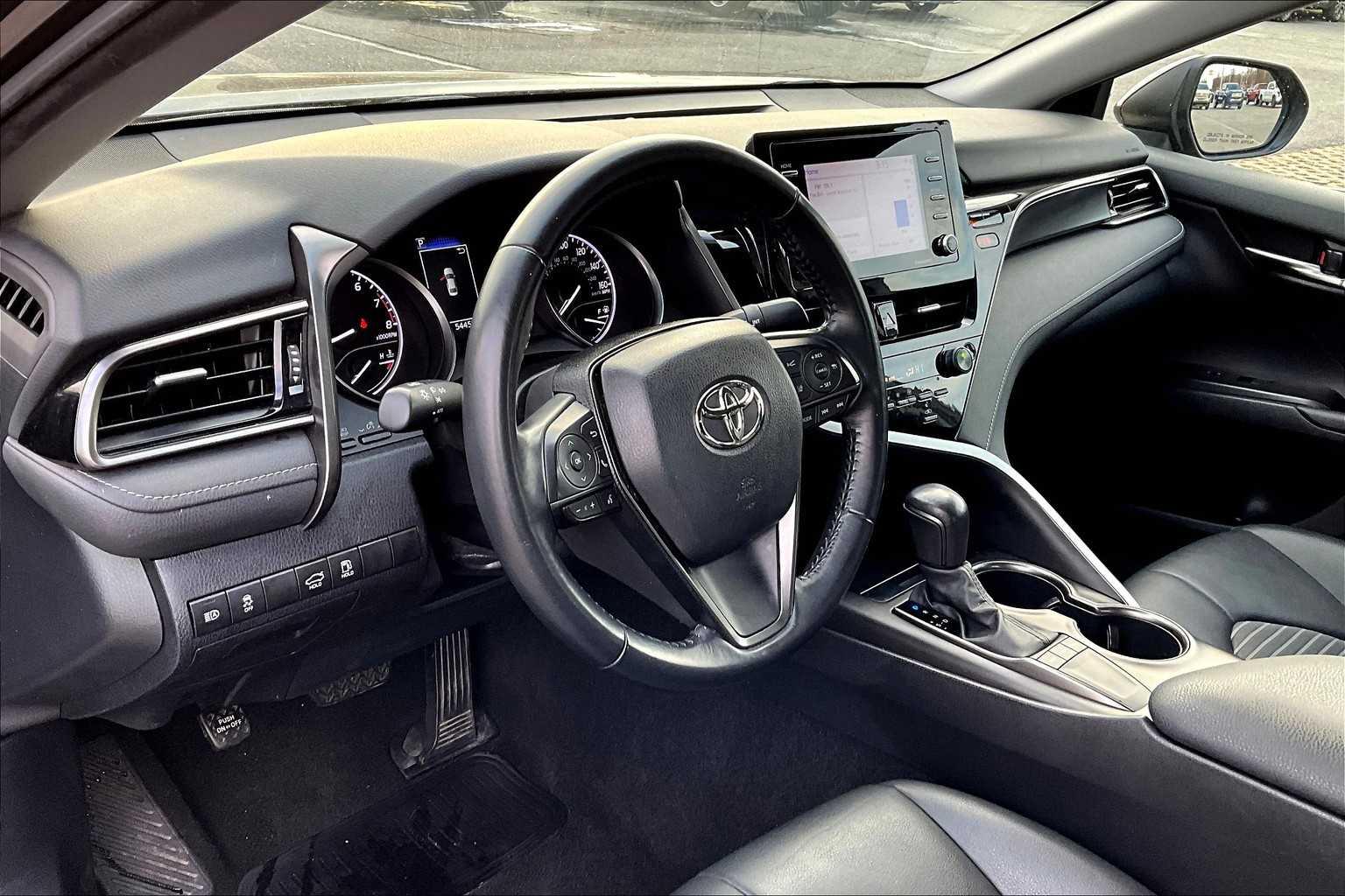 2022 Toyota Camry SE - Photo 8