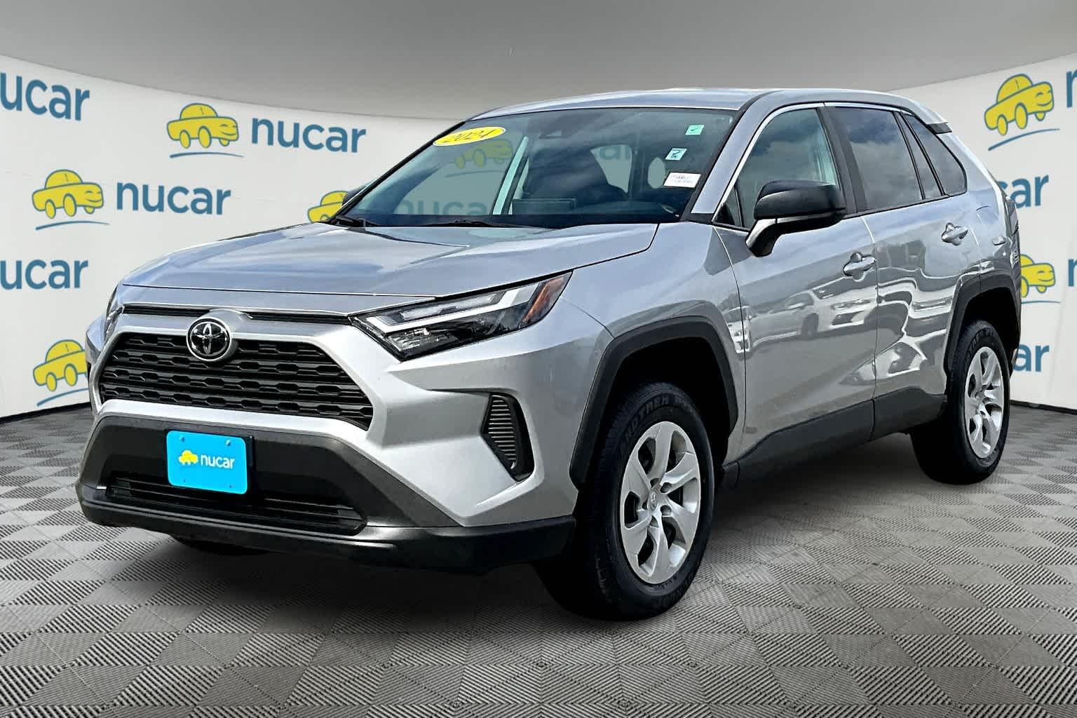 2024 Toyota RAV4 LE - Photo 3