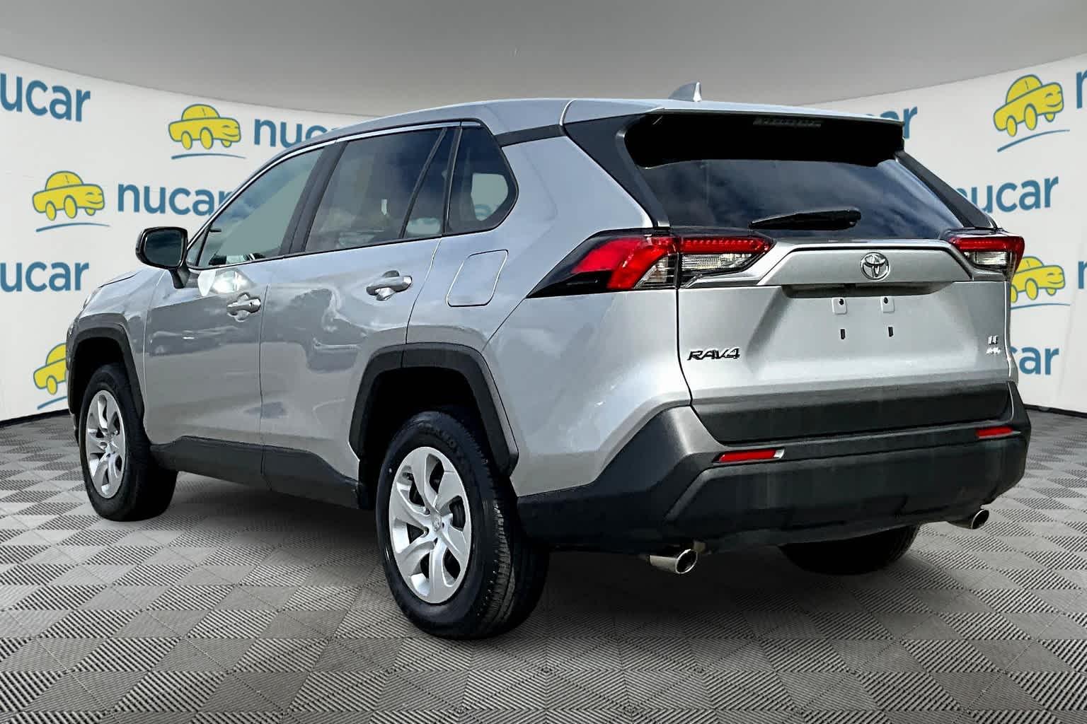 2024 Toyota RAV4 LE - Photo 4