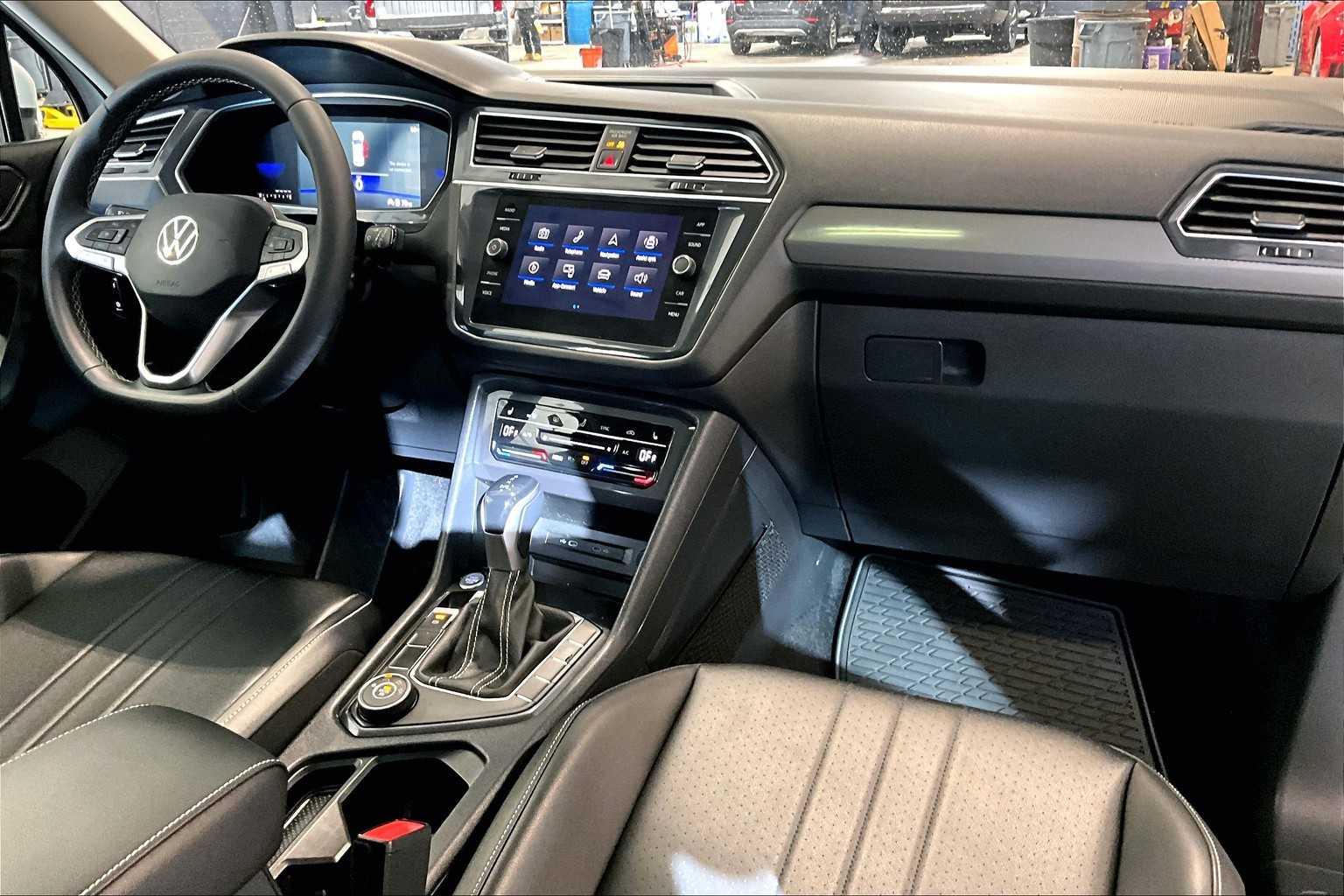 2022 Volkswagen Tiguan SE - Photo 14