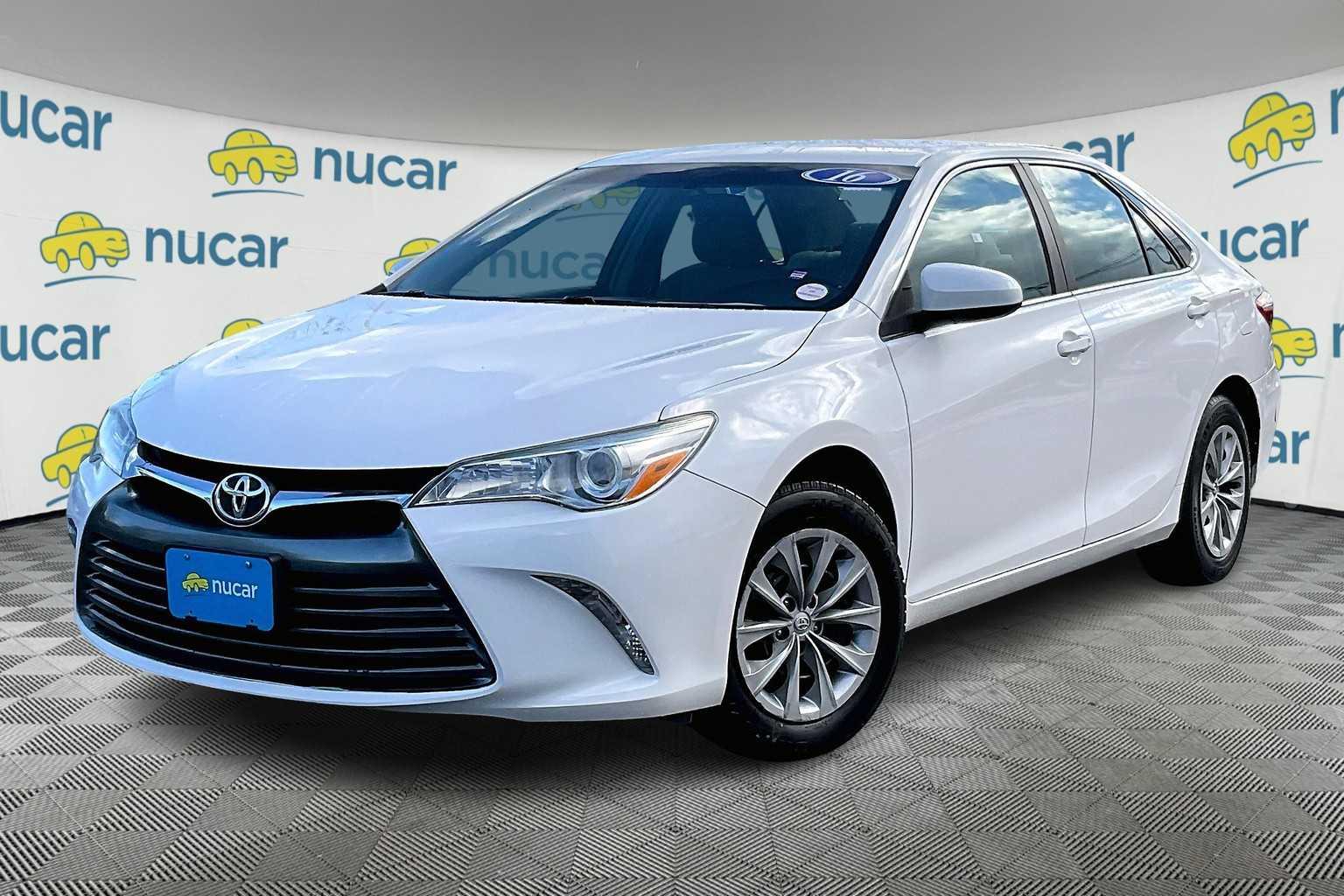 2016 Toyota Camry LE - Photo 3