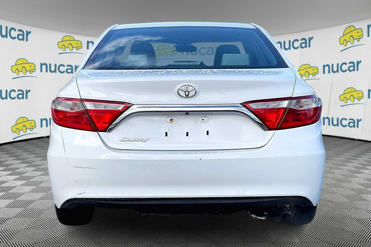 2016 Toyota Camry LE - Photo 5