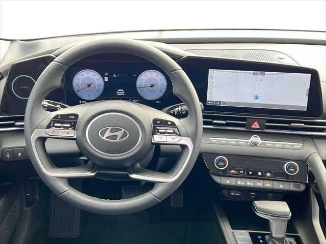 2025 Hyundai Elantra Limited - Photo 17