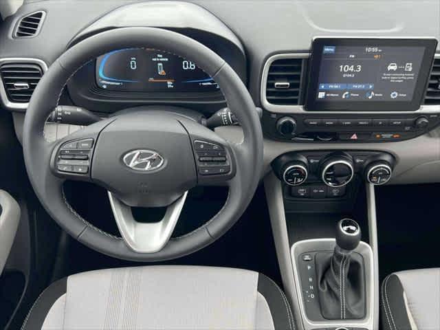 2025 Hyundai Venue SEL - Photo 17