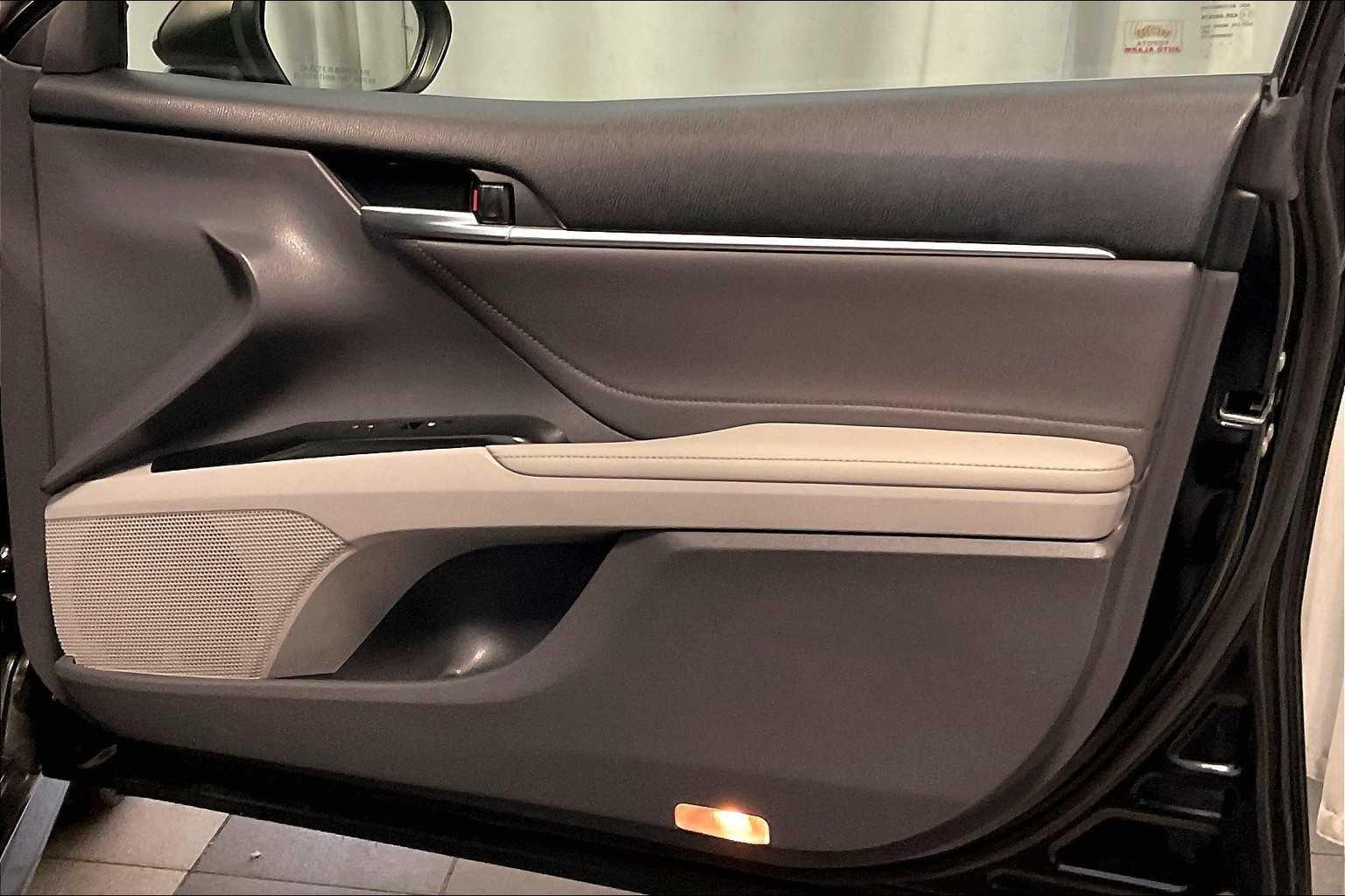 2018 Toyota Camry XLE - Photo 12