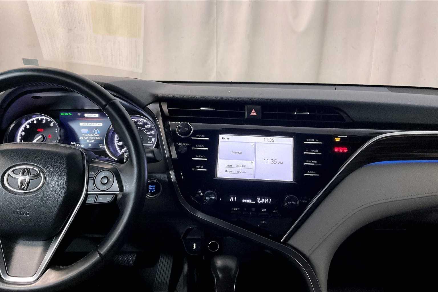 2018 Toyota Camry XLE - Photo 18