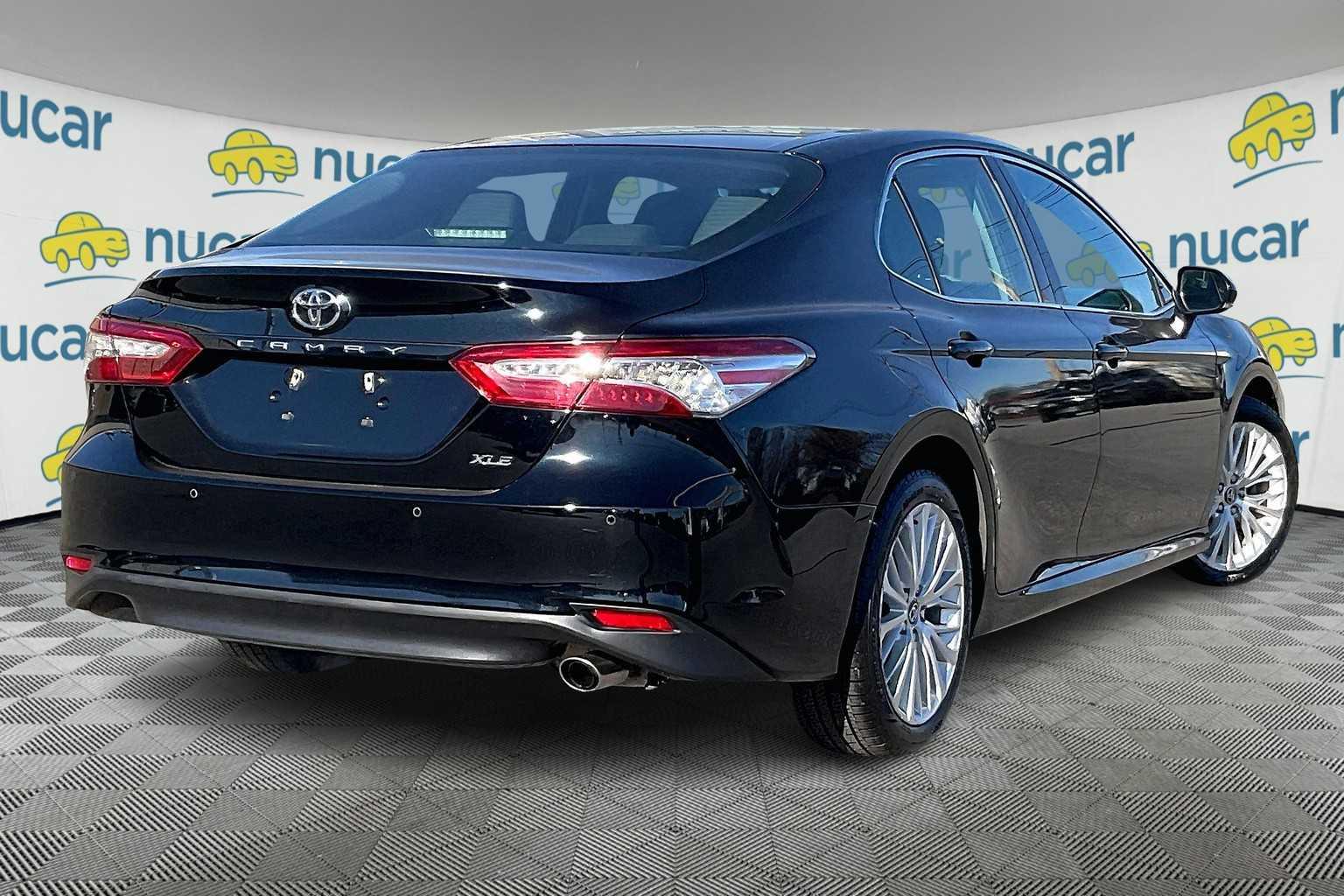 2018 Toyota Camry XLE - Photo 6