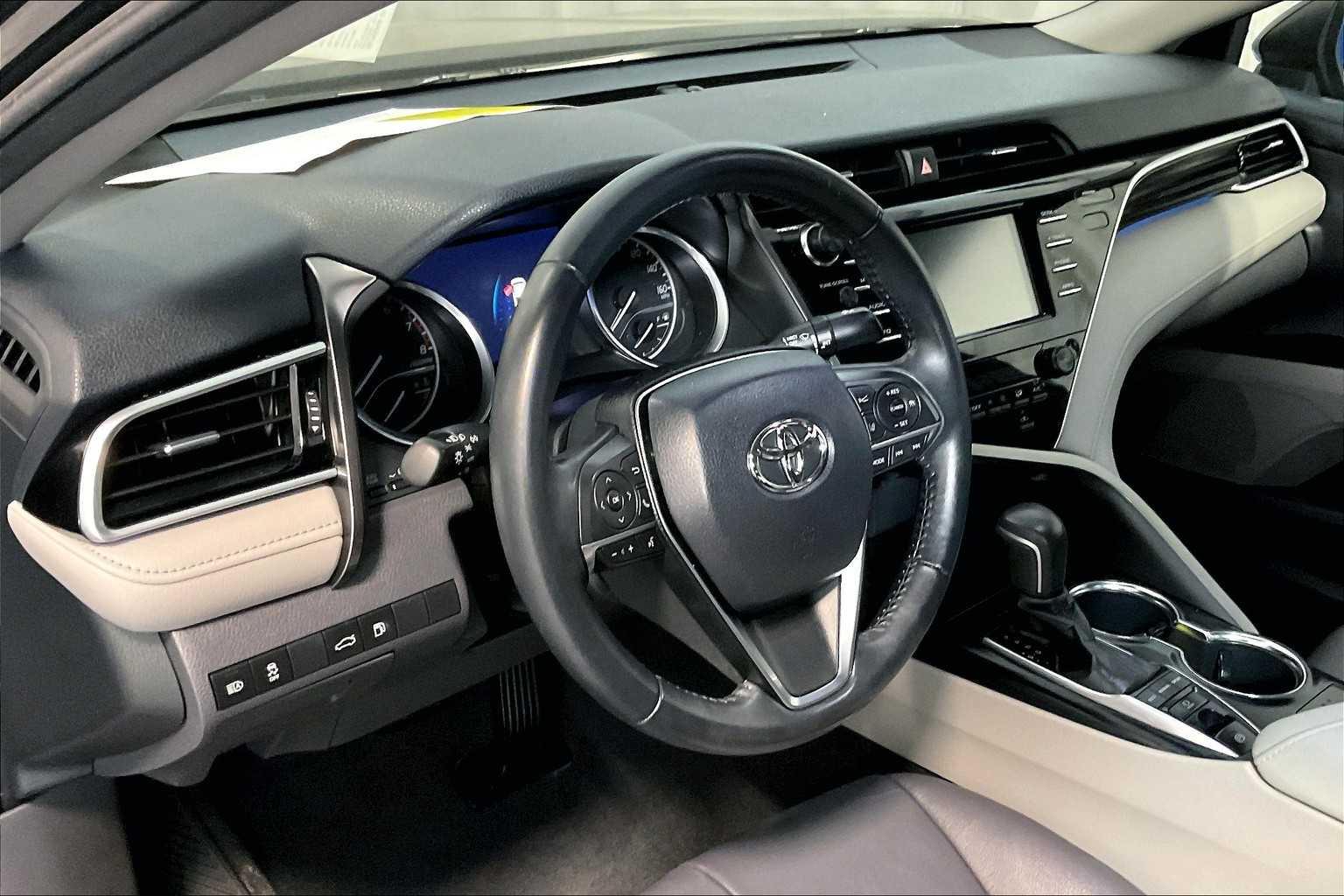 2018 Toyota Camry XLE - Photo 8