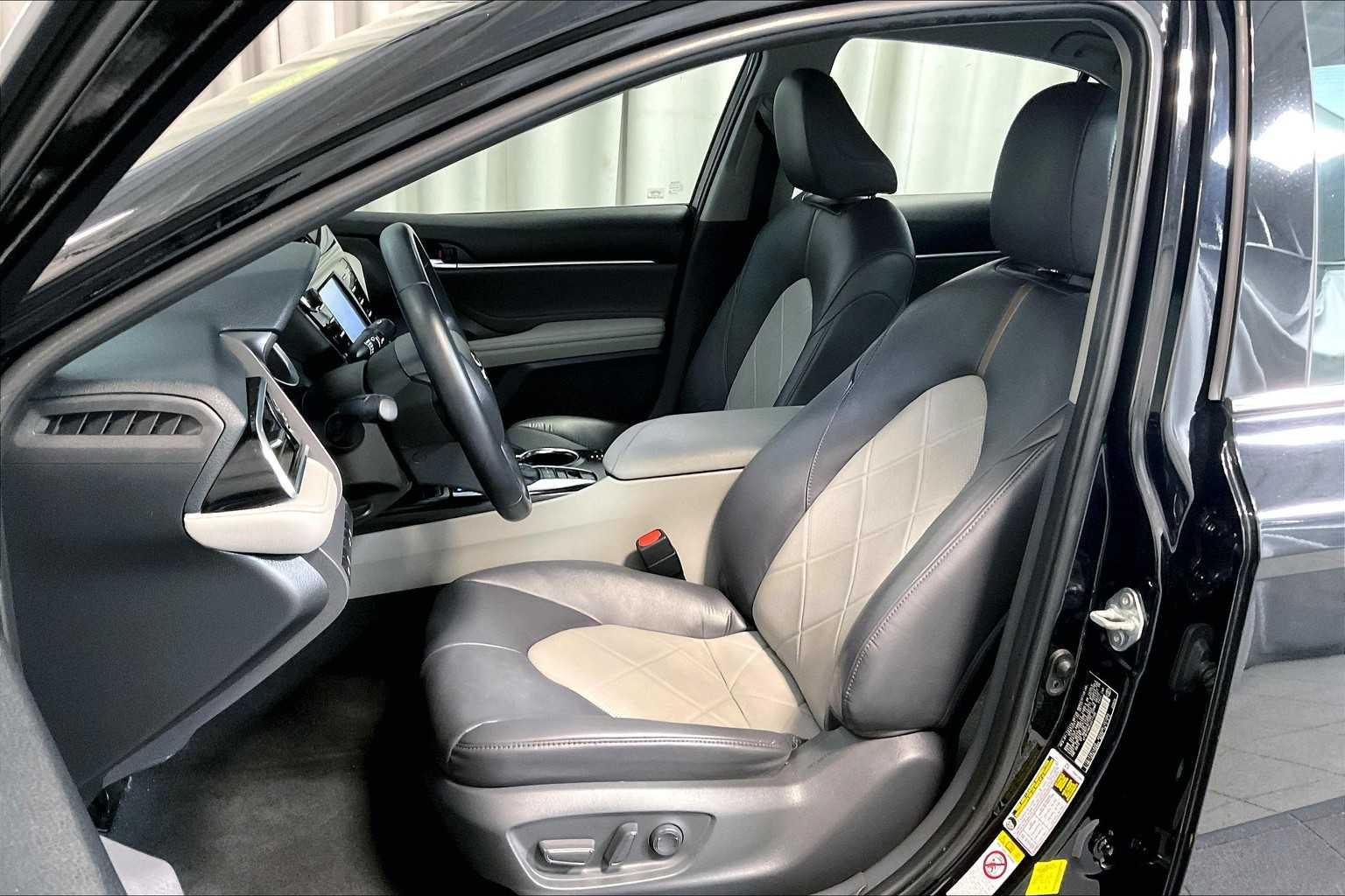 2018 Toyota Camry XLE - Photo 10