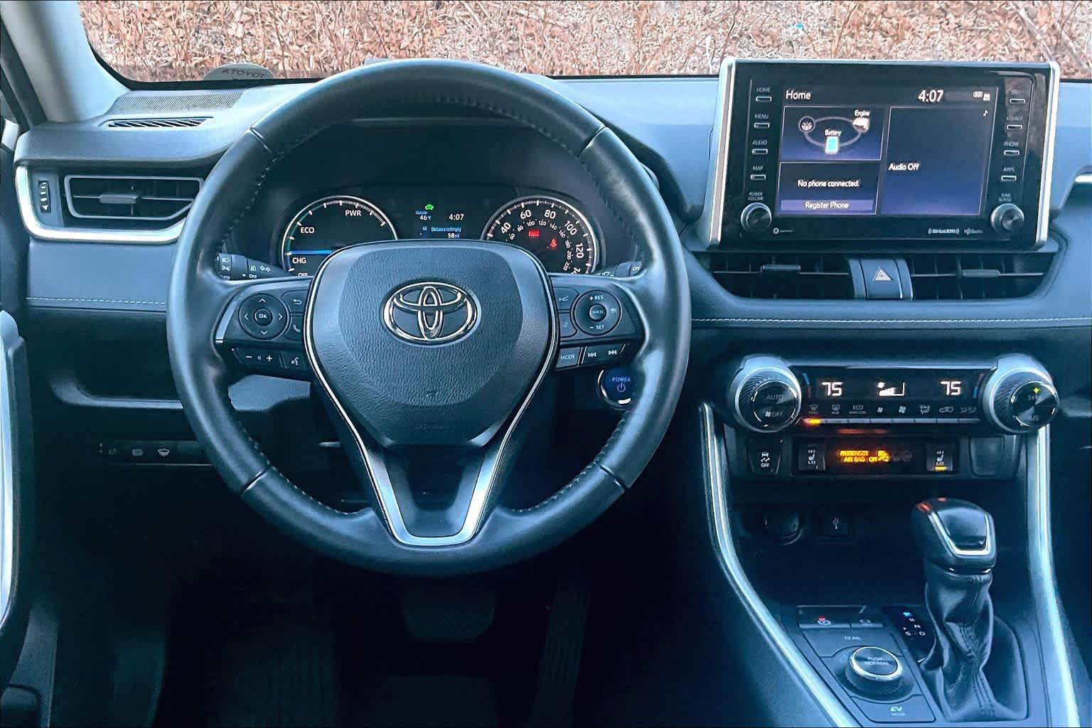 2021 Toyota RAV4 Hybrid XLE - Photo 17