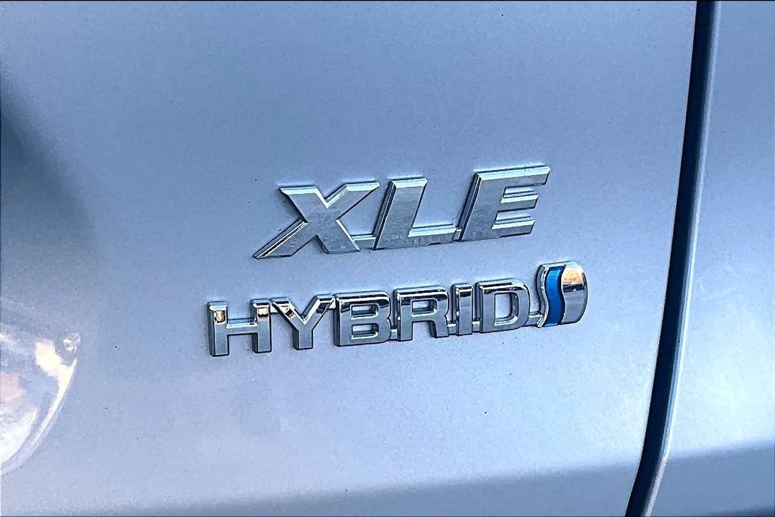 2021 Toyota RAV4 Hybrid XLE - Photo 28