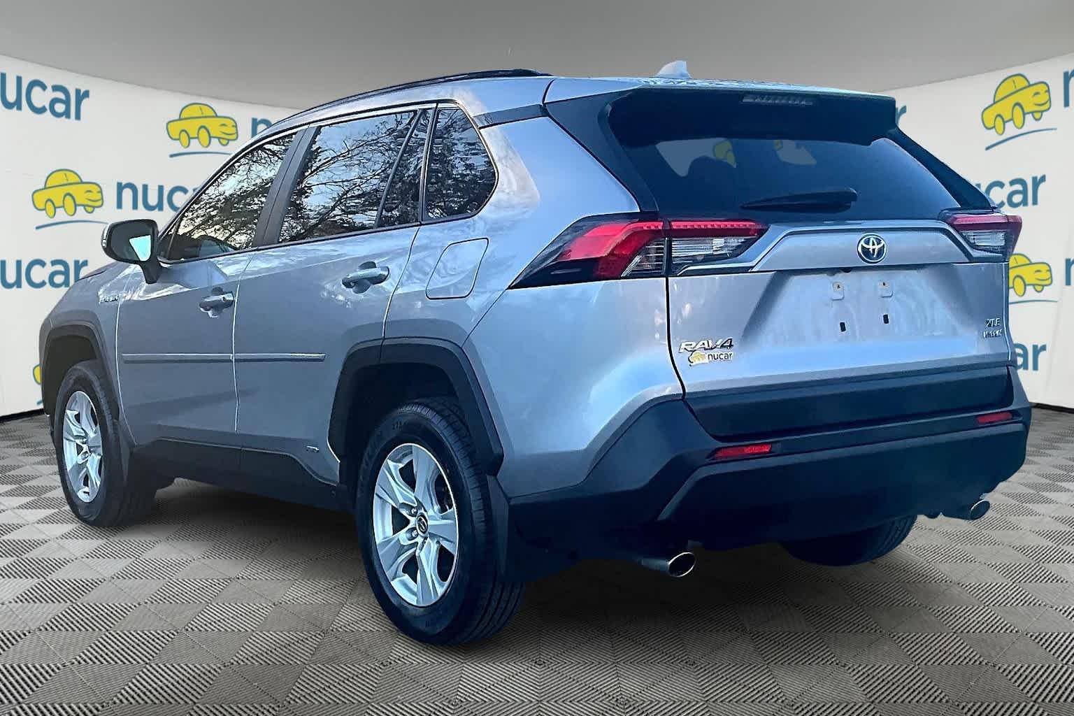 2021 Toyota RAV4 Hybrid XLE - Photo 4