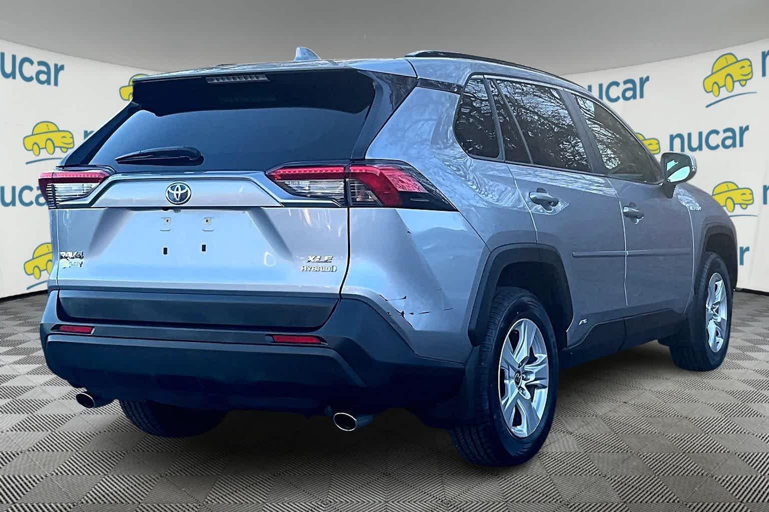 2021 Toyota RAV4 Hybrid XLE - Photo 6