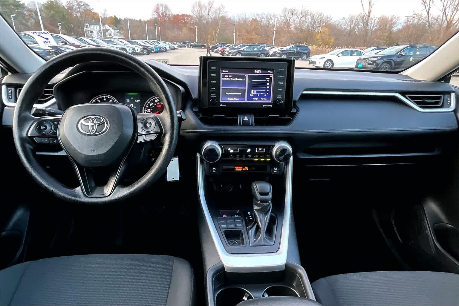 2021 Toyota RAV4 LE - Photo 21