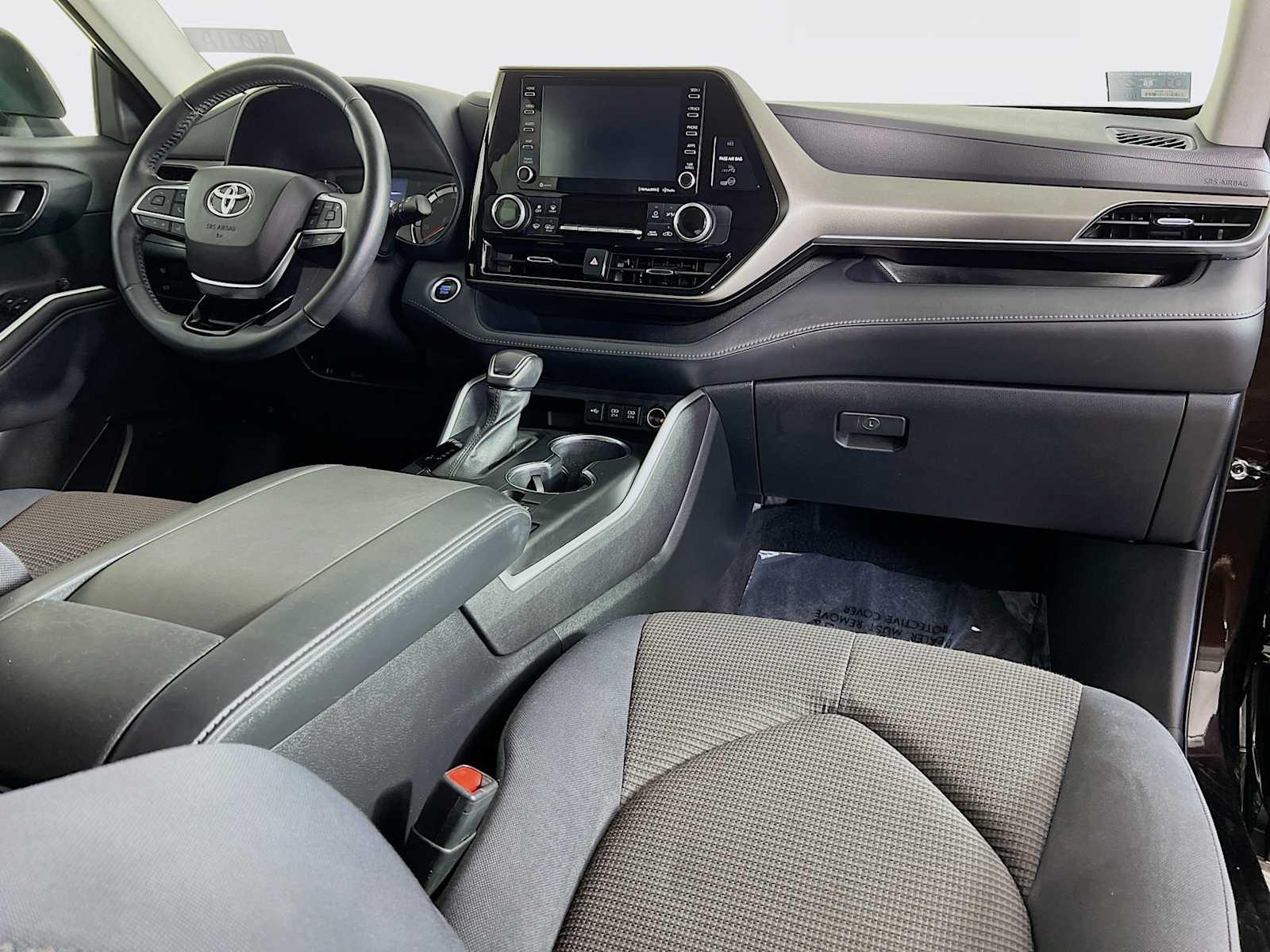 2021 Toyota Highlander LE - Photo 29