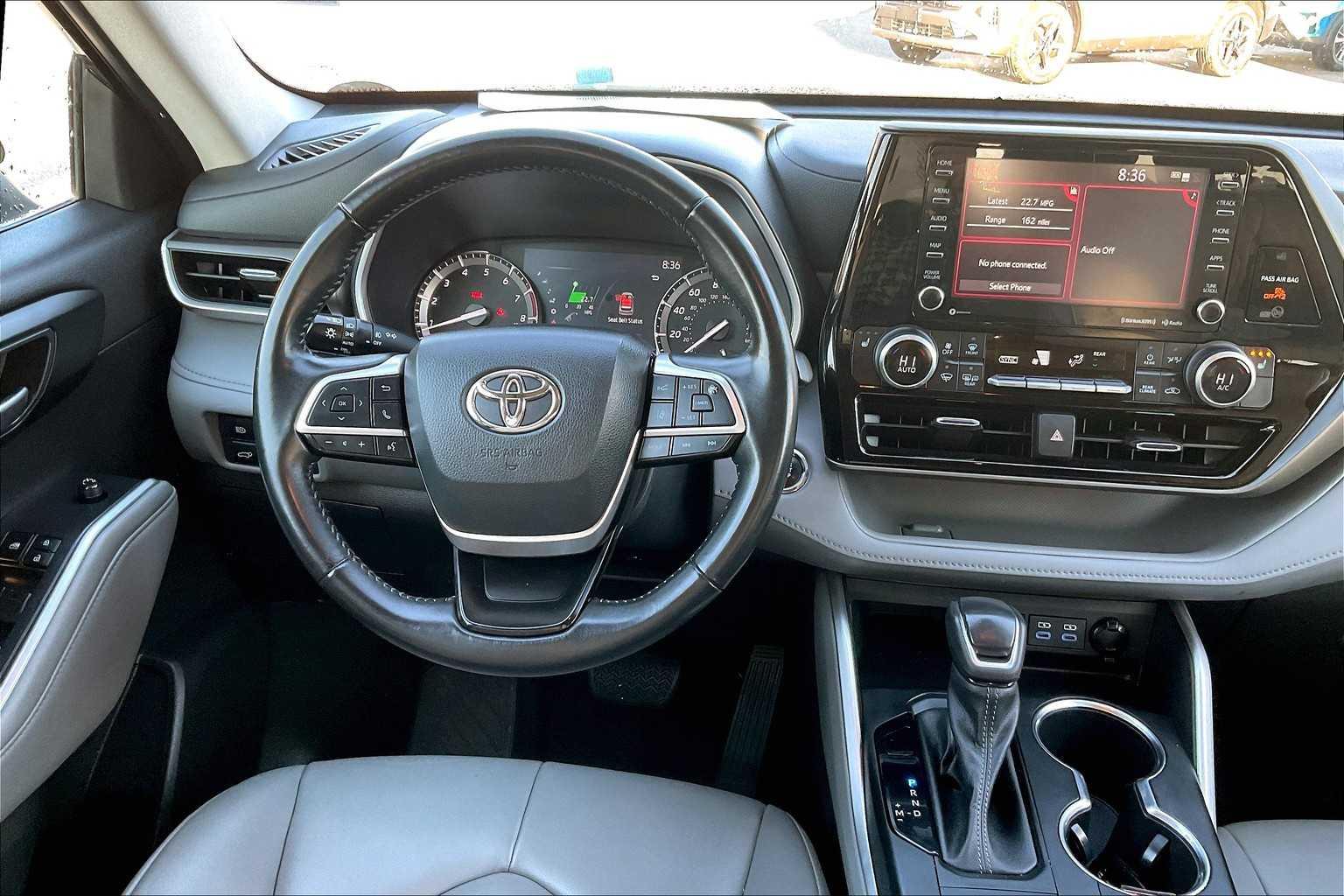 2022 Toyota Highlander XLE - Photo 17