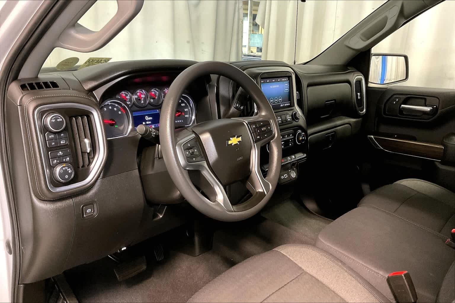 2020 Chevrolet Silverado 1500 LT 4WD Crew Cab 147 - Photo 8