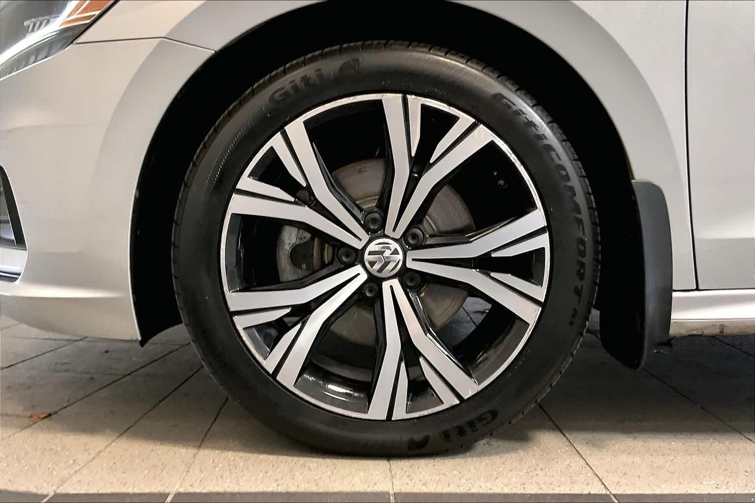 2021 Volkswagen Passat 2.0T SE - Photo 7