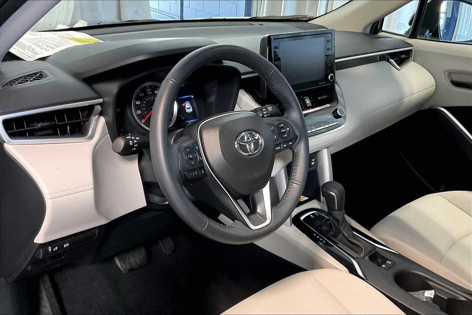 2022 Toyota Corolla Cross LE - Photo 8