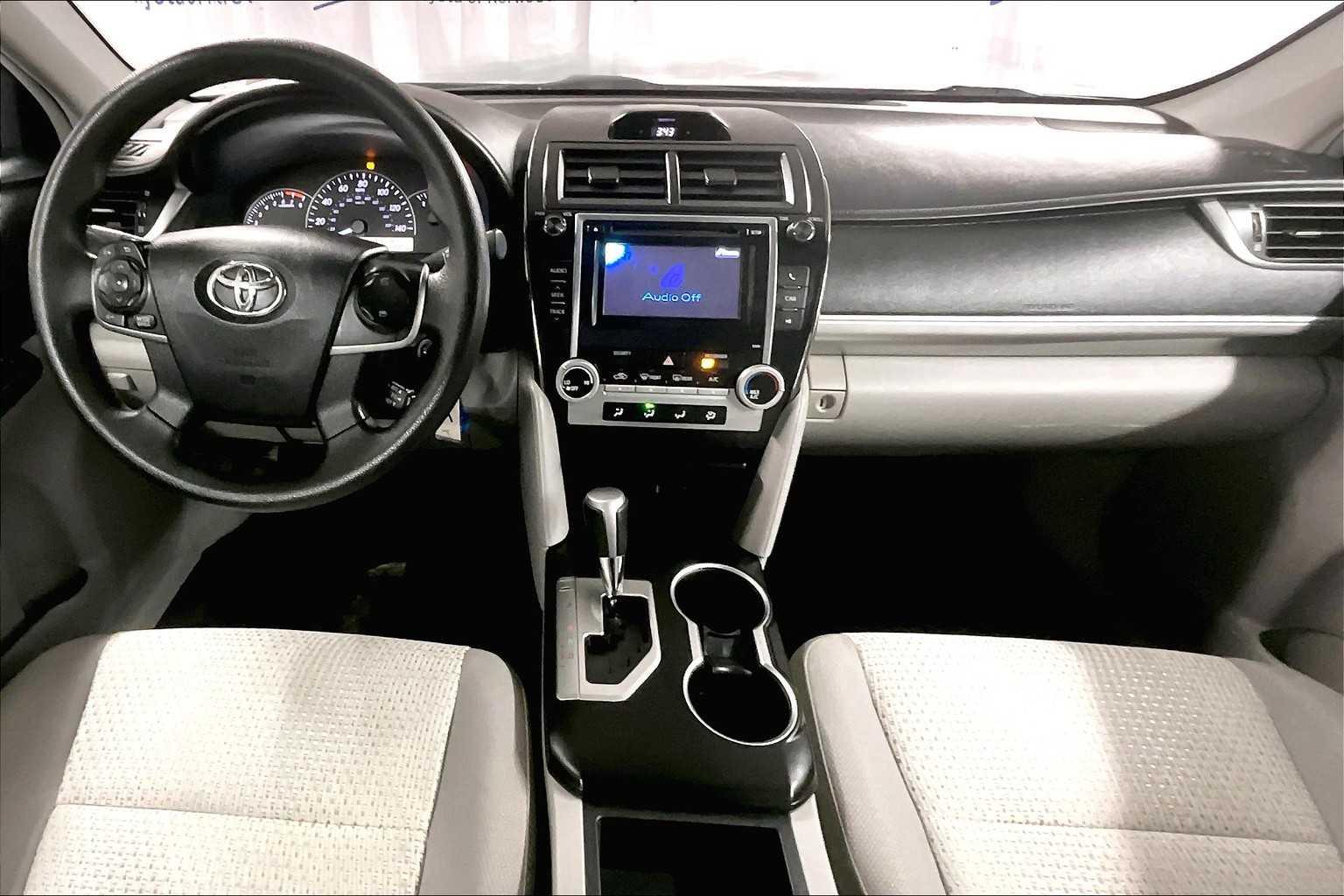 2013 Toyota Camry L - Photo 20