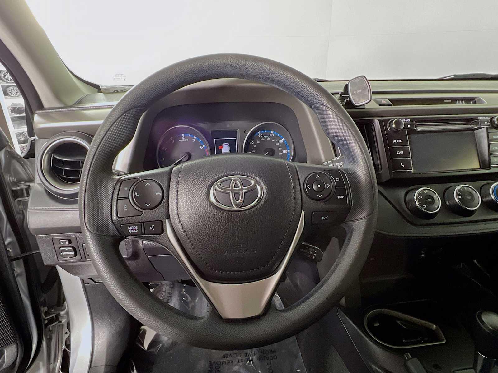 2017 Toyota RAV4 LE - Photo 11