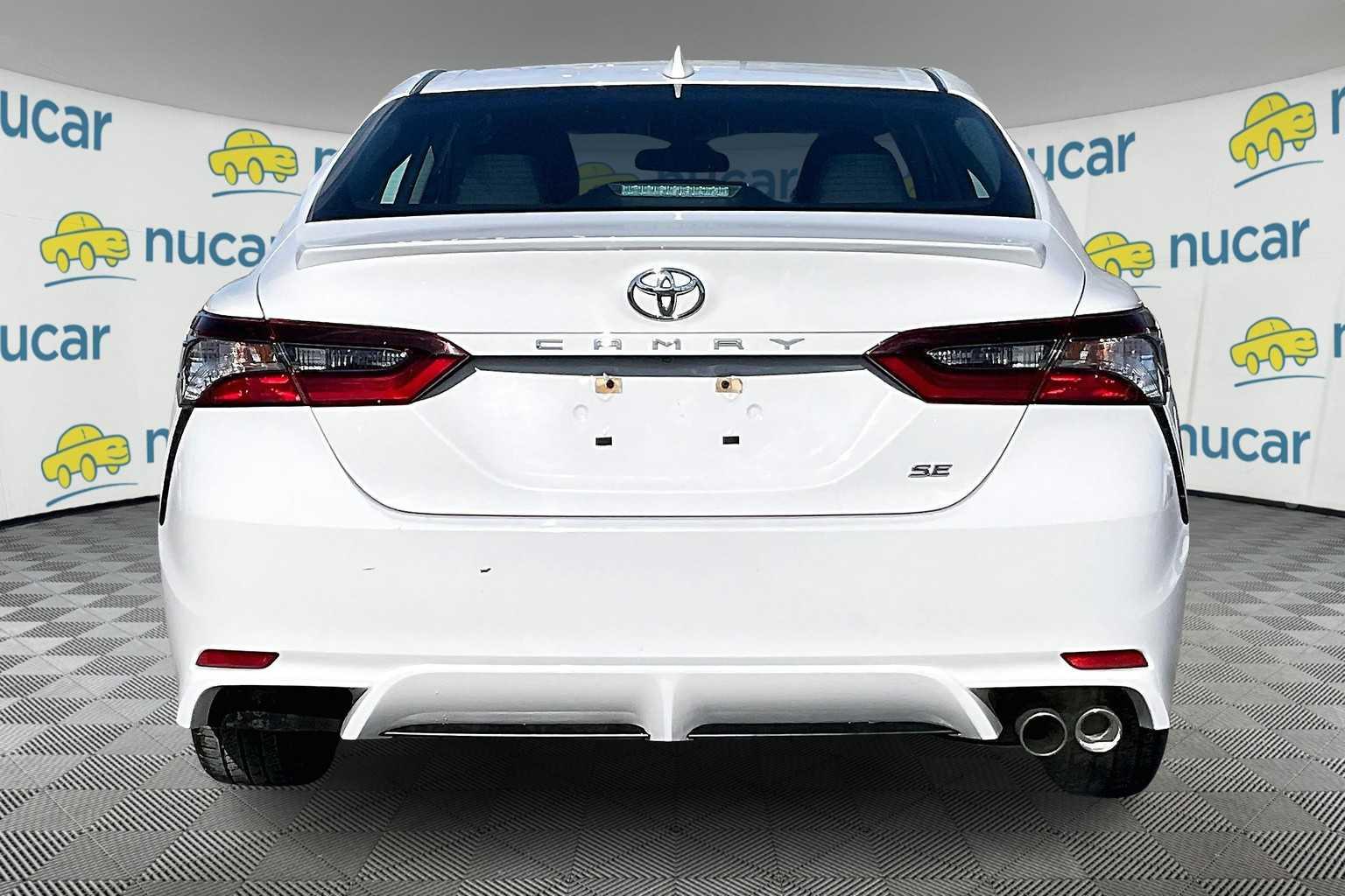 2022 Toyota Camry SE - Photo 5