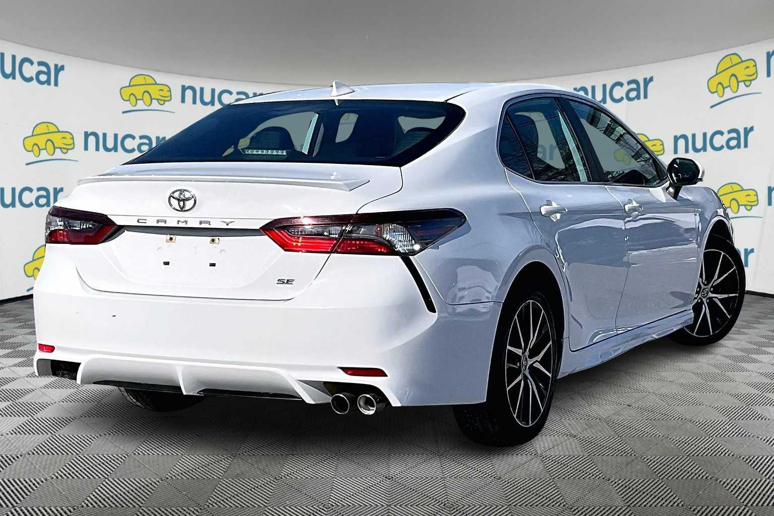 2022 Toyota Camry SE - Photo 6