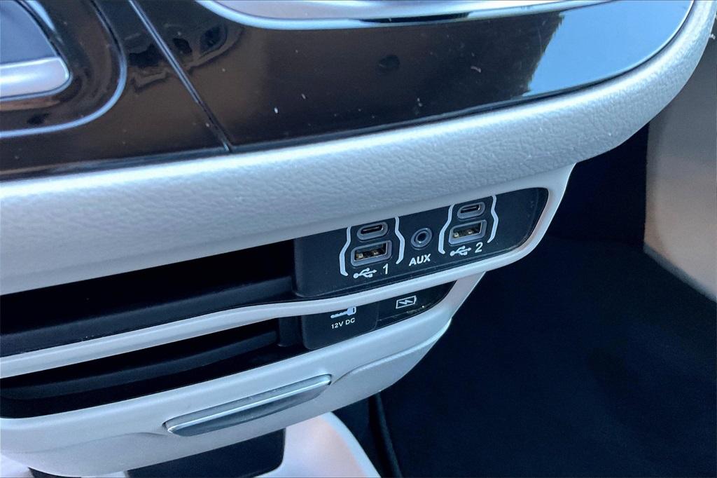 2022 Chrysler Pacifica Touring L - Photo 24