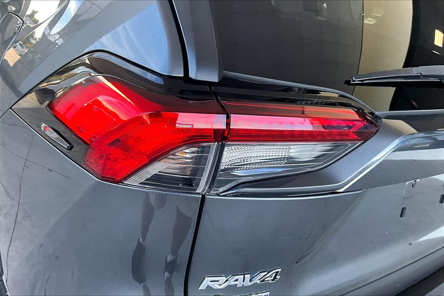 2021 Toyota RAV4 XLE Premium - Photo 32