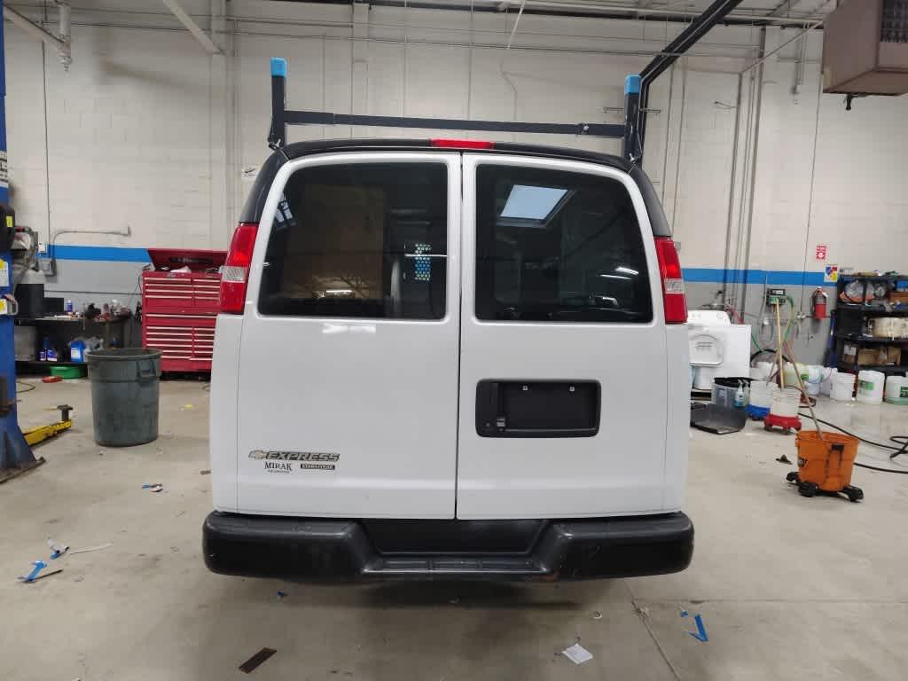 2016 Chevrolet Express  - Photo 3