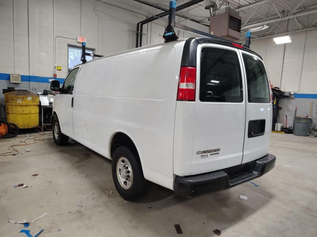 2016 Chevrolet Express  - Photo 4