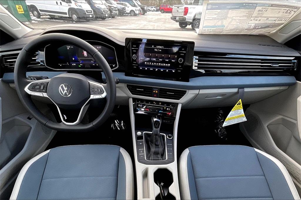 2025 Volkswagen Jetta 1.5T SE - Photo 12