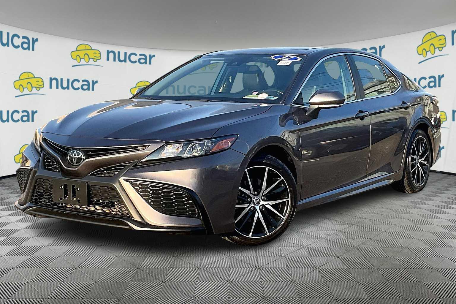 2022 Toyota Camry SE - Photo 3