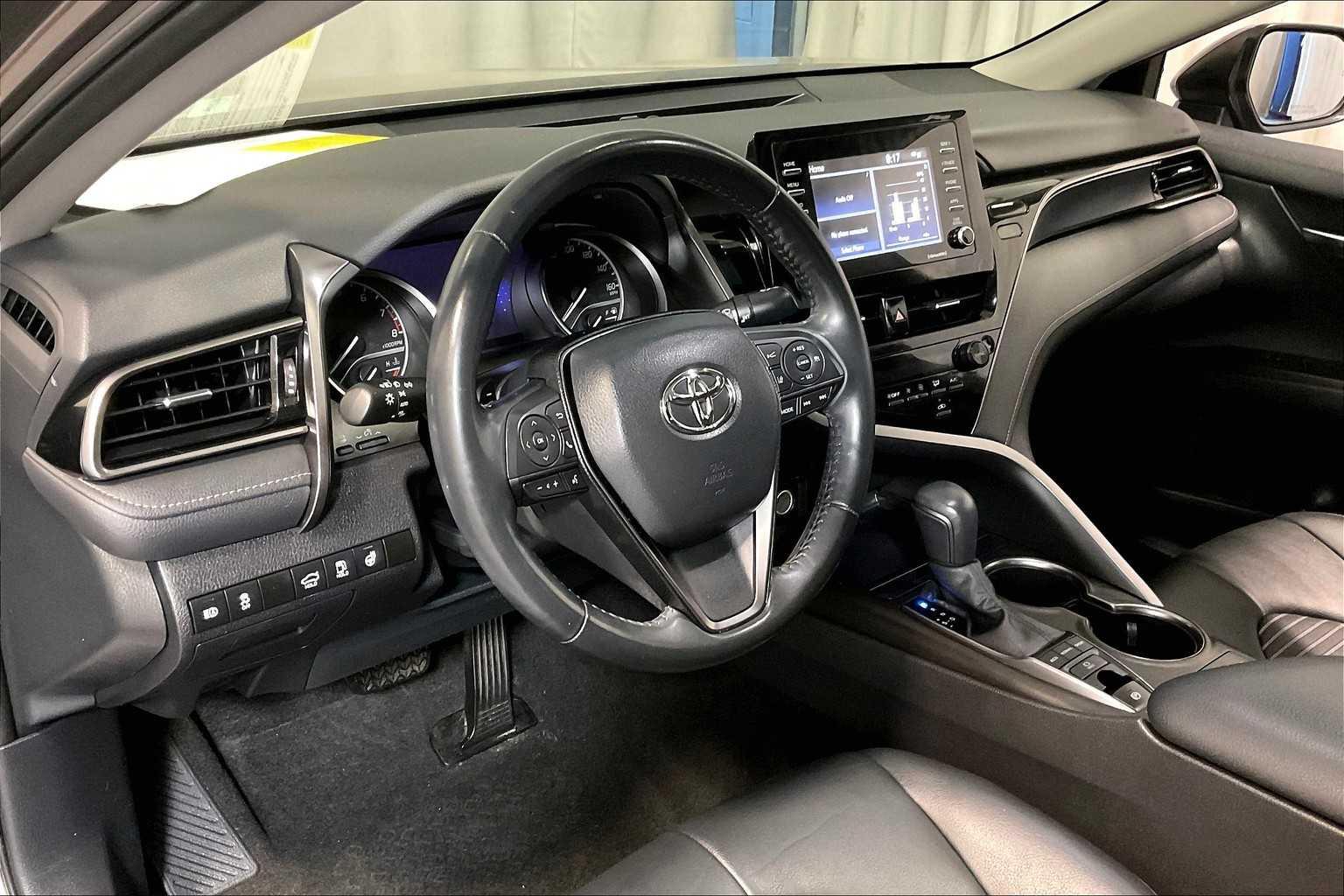 2022 Toyota Camry SE - Photo 8