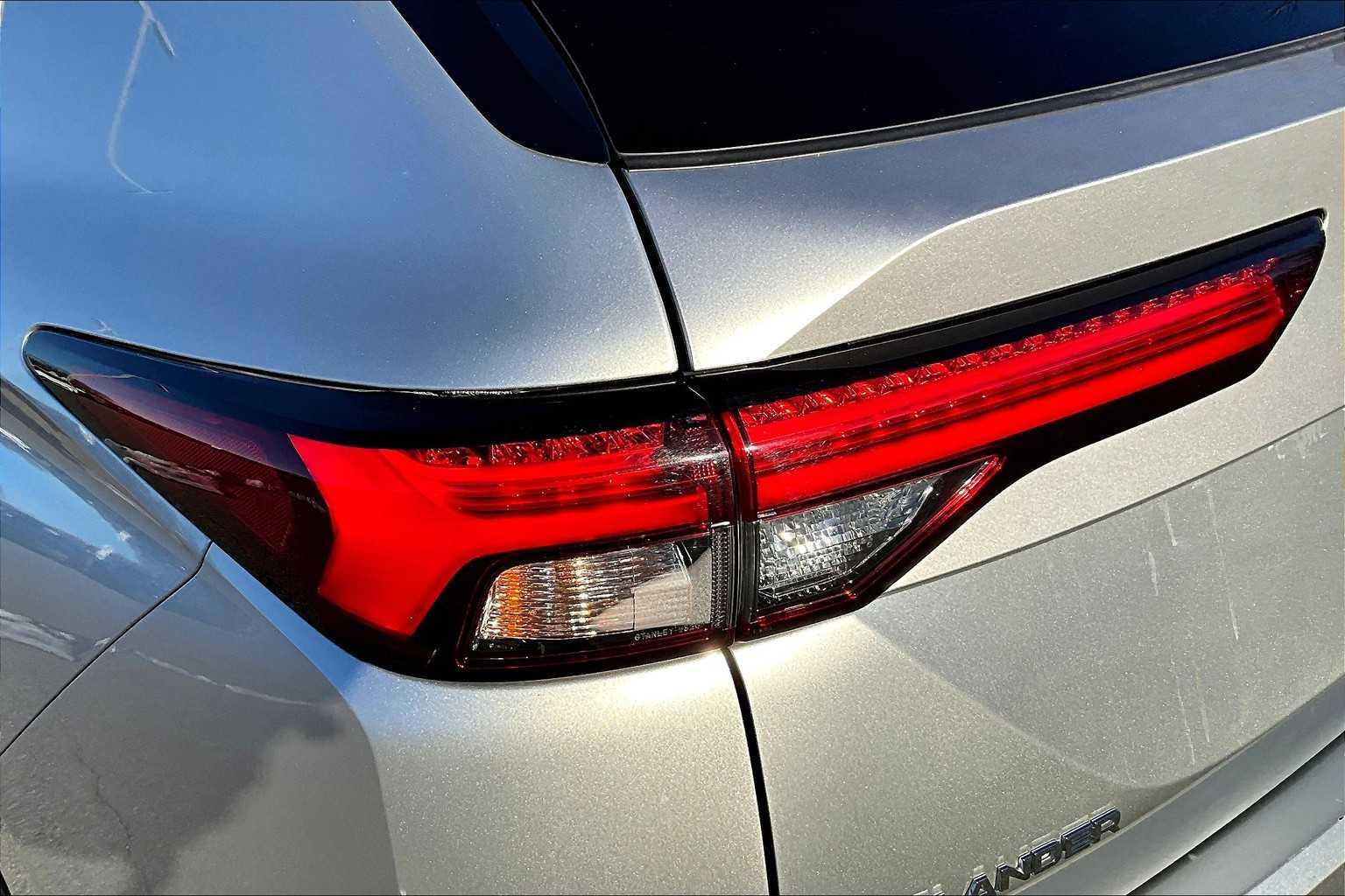 2023 Mitsubishi Outlander SE Special Edition - Photo 34