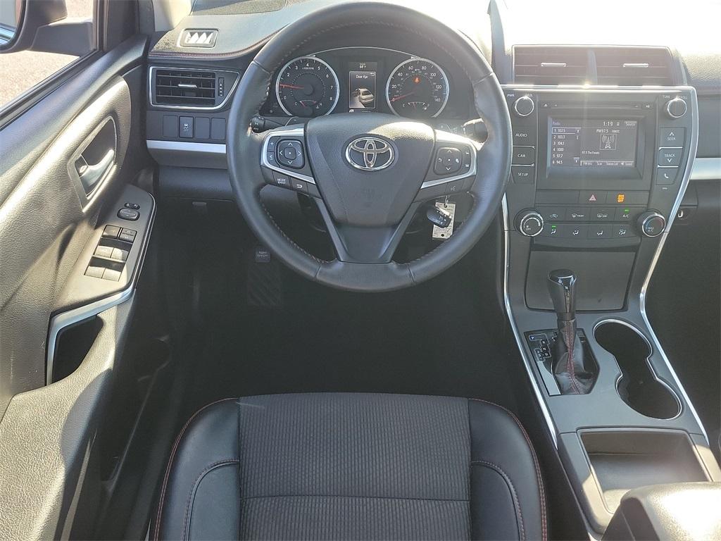 2017 Toyota Camry SE - Photo 11