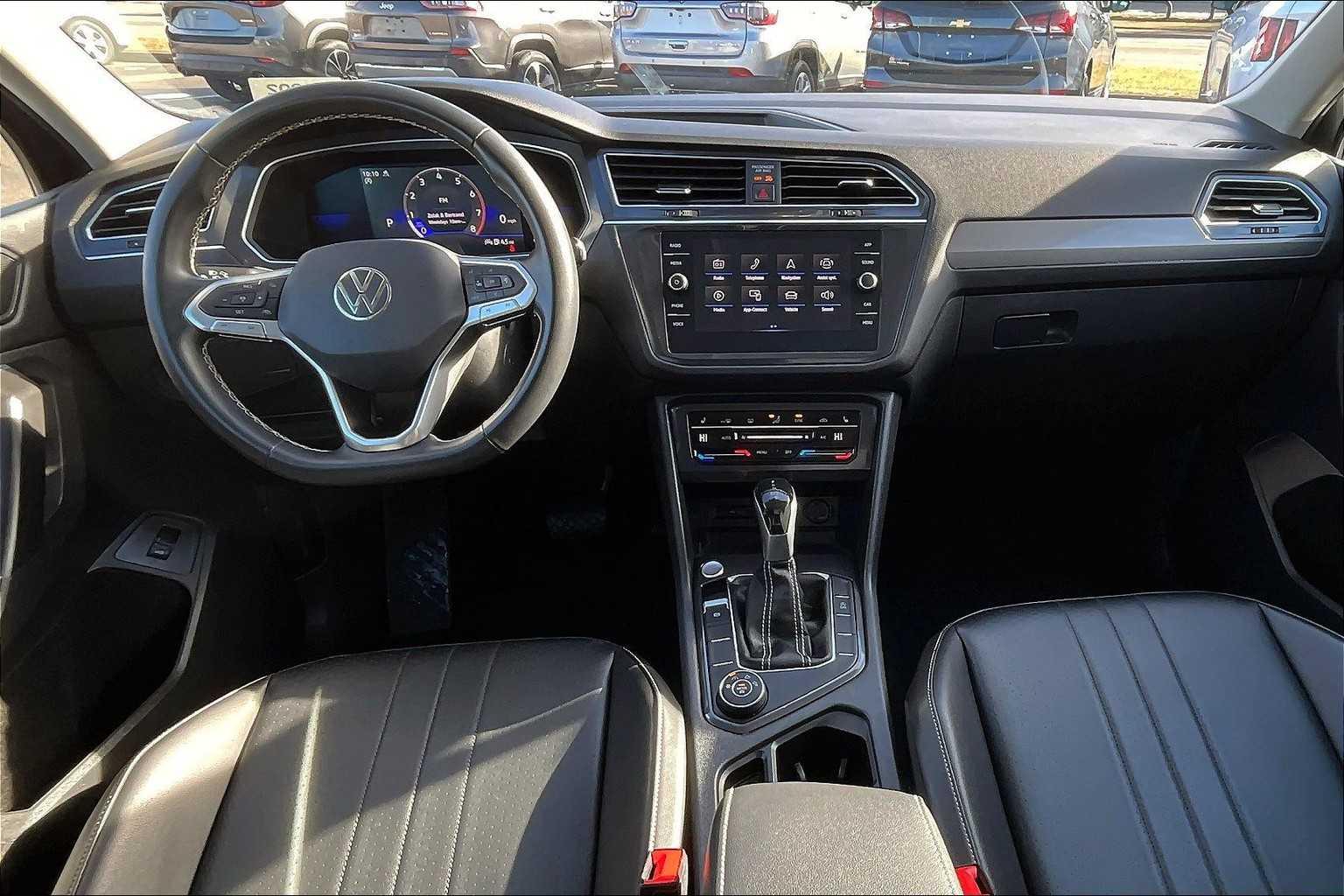 2022 Volkswagen Tiguan SE - Photo 21