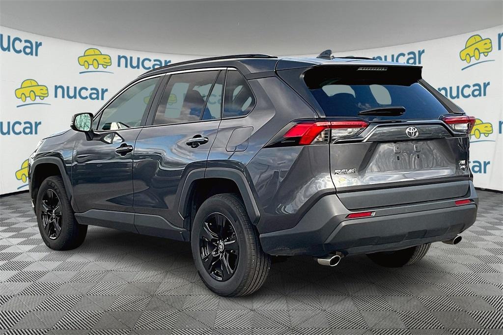 2022 Toyota RAV4 XLE - Photo 4