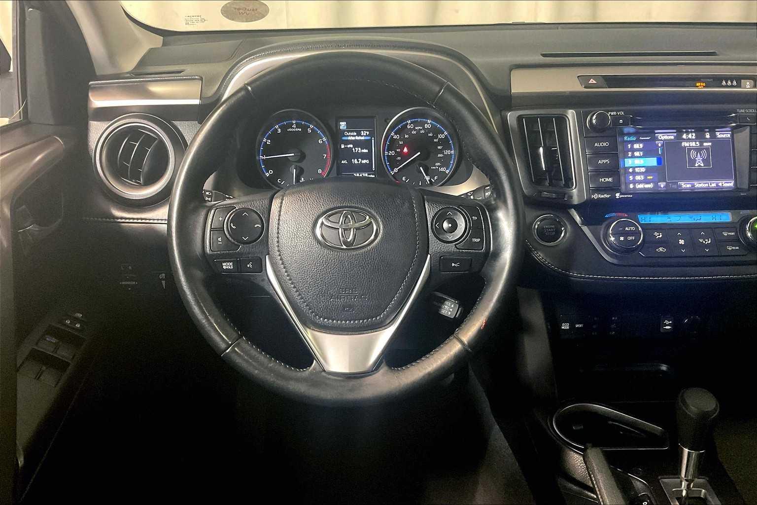 2018 Toyota RAV4 XLE - Photo 18