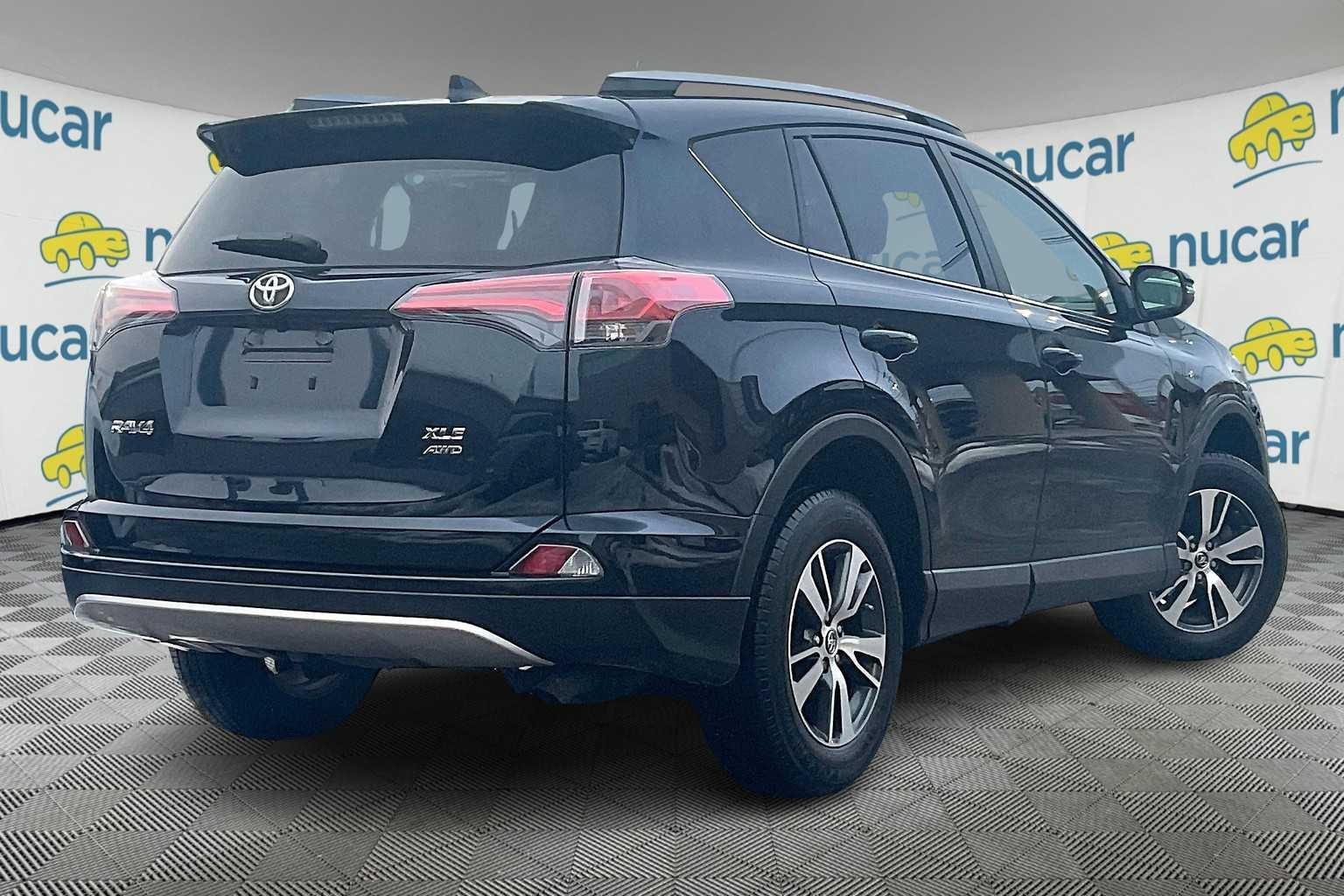 2018 Toyota RAV4 XLE - Photo 6