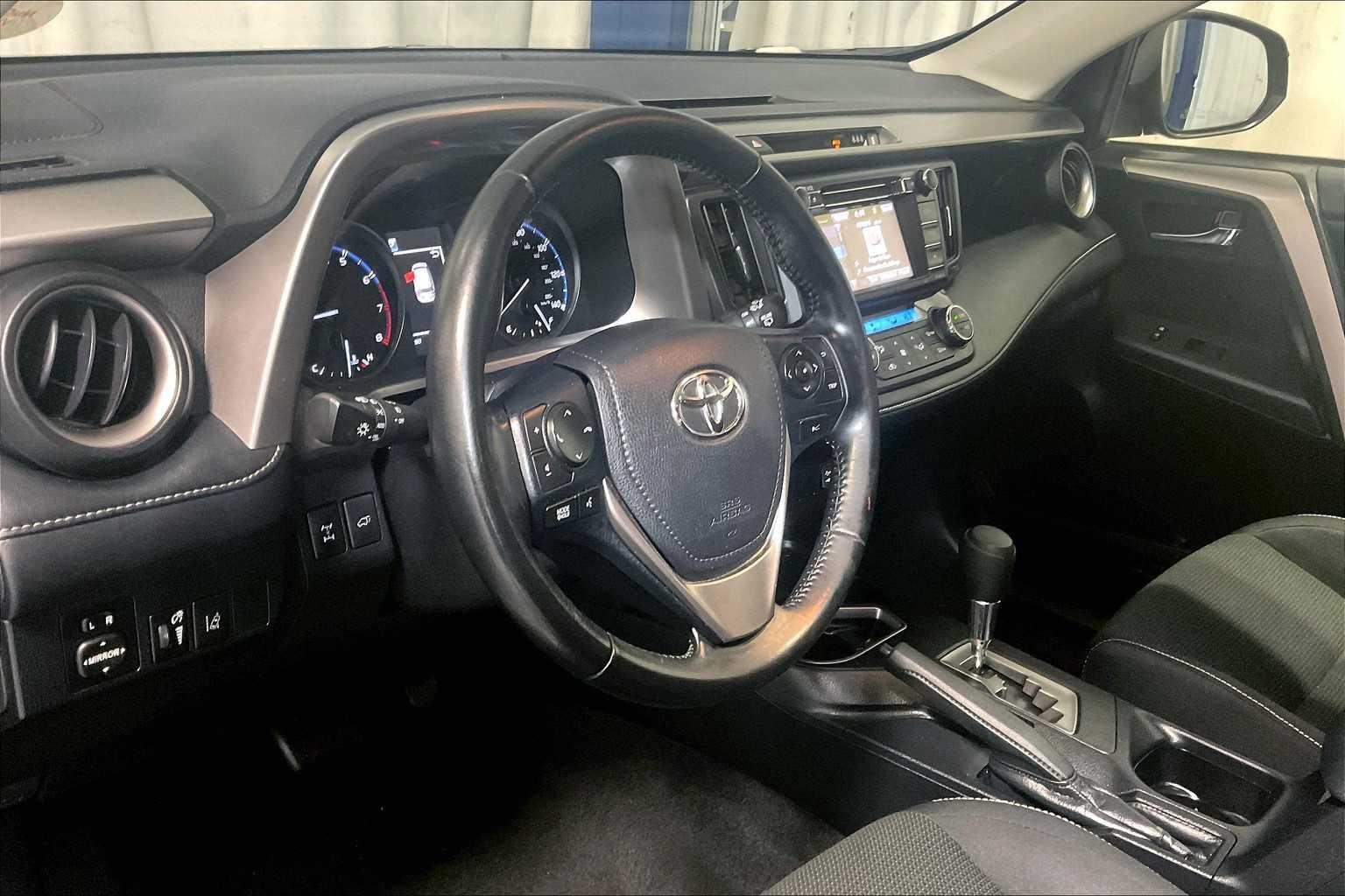 2018 Toyota RAV4 XLE - Photo 8