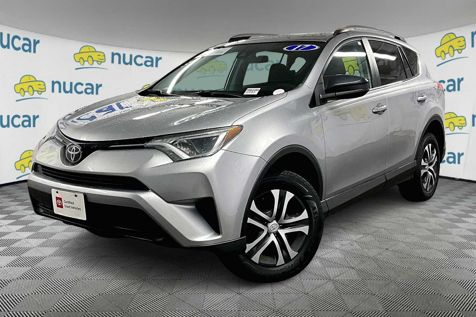 2017 Toyota RAV4 LE - Photo 3