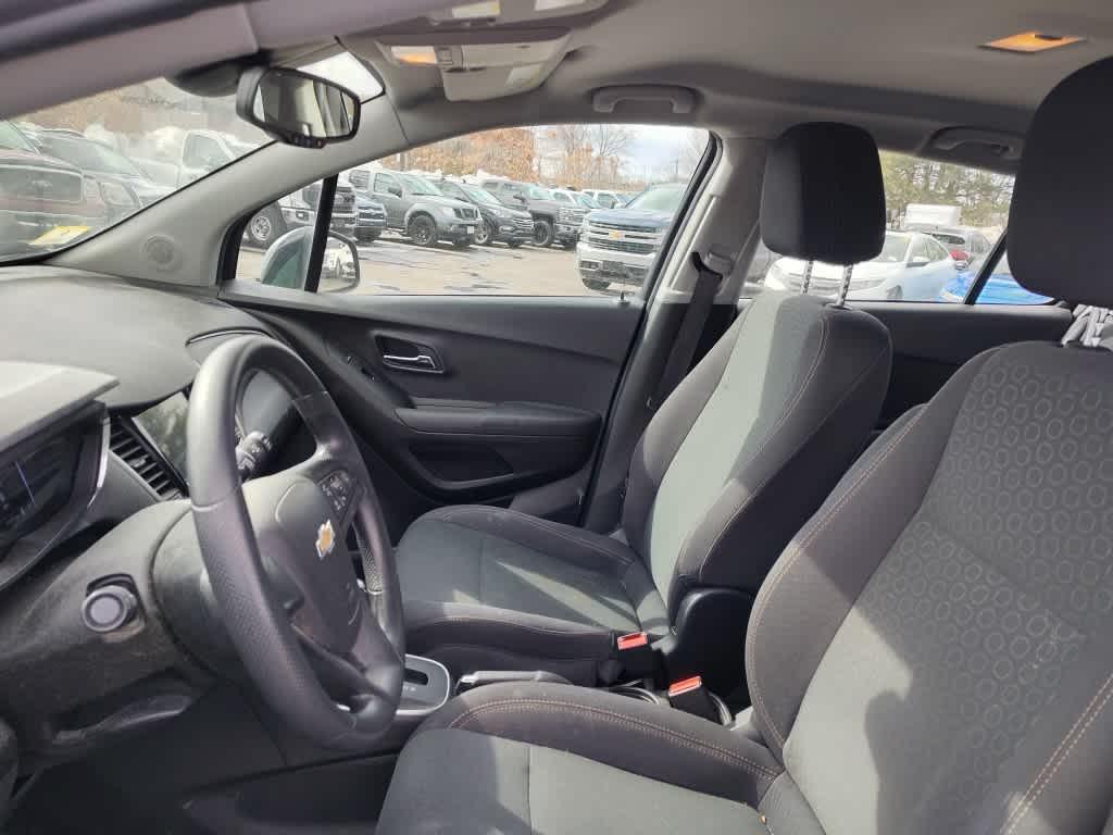 2019 Chevrolet Trax LS - Photo 12