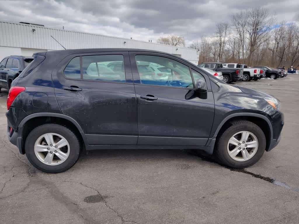 2019 Chevrolet Trax LS - Photo 8