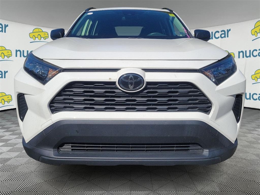 2019 Toyota RAV4 LE - Photo 2