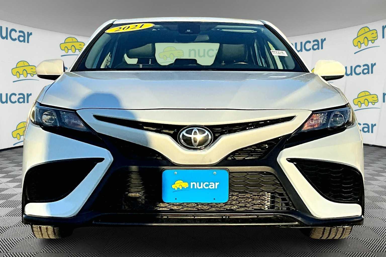 2021 Toyota Camry SE - Photo 2