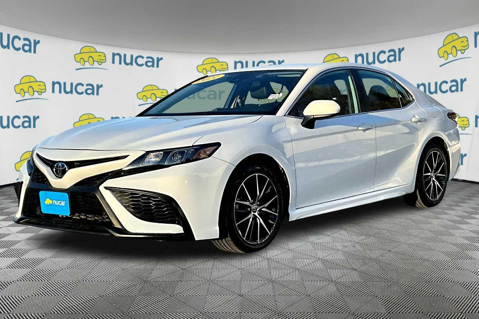 2021 Toyota Camry SE - Photo 3